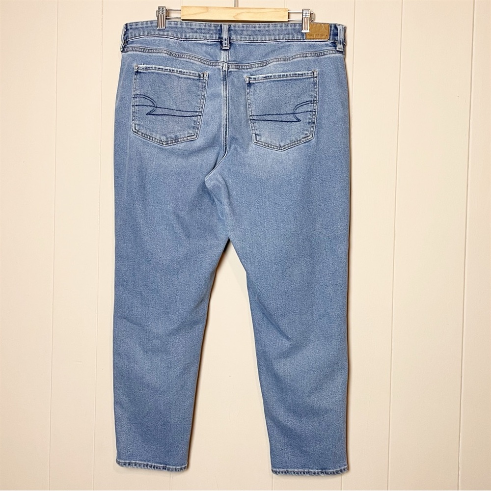 American Eagle Tomgirl Jeans 18 stretch light wash relaxed fit high rise waist - Picture 3 of 14